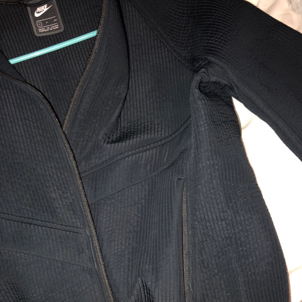 Nike Jacket - Picture 2 of 7